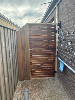 customer's backyard image of the cat netting installed against a wall and fence